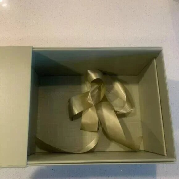 Van Cleef & Arpels - Signature Jewelry Box - Picture 3 of 4